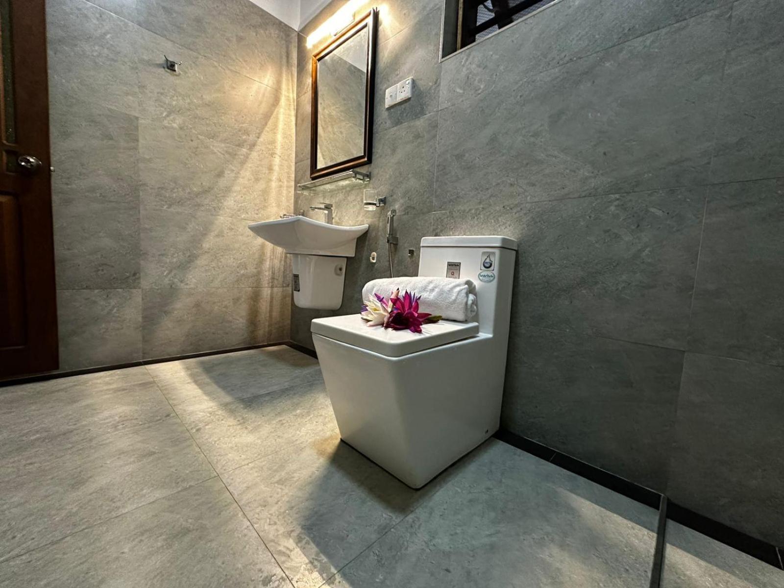Ferienwohnung Curve Hiri Dikwella Exterior foto